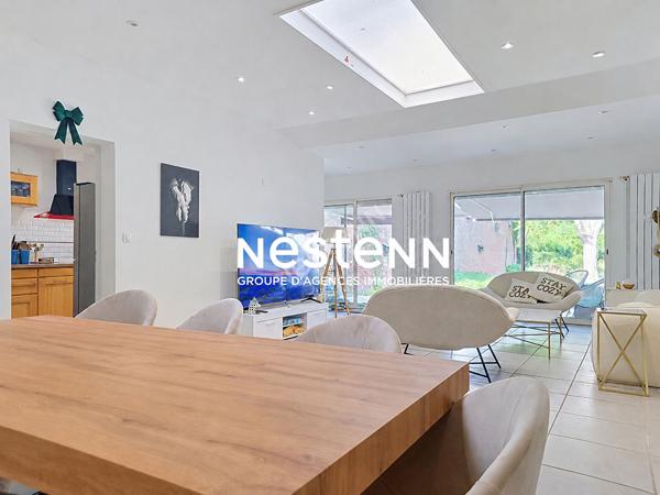 Maison de 220m² , garage 150m², jardin exposé sud. 242 500 euros