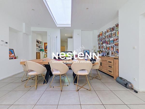 Maison de 220m² , garage 150m², jardin exposé sud. 242 500 euros