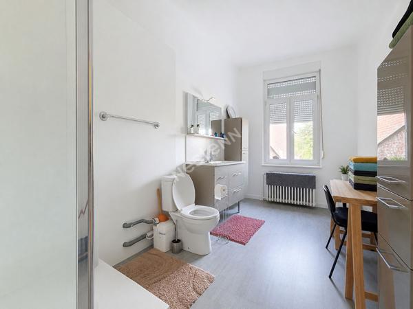Maison de 220m² , garage 150m², jardin exposé sud. 242 500 euros