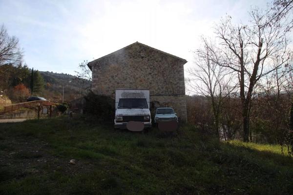 A vendre un terrain constructible de 737m² viabilisé.