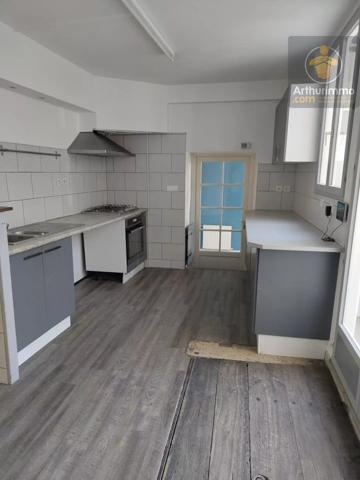 Vente                                                      Maison
                        
                     13 pièces                      183 m2                     à Beaugency
