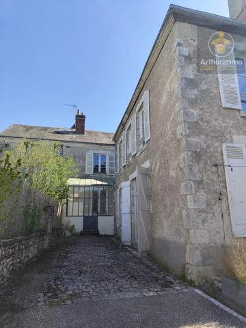 Vente                                                      Maison
                        
                     13 pièces                      183 m2                     à Beaugency