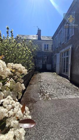 Vente                                                      Maison
                        
                     13 pièces                      183 m2                     à Beaugency