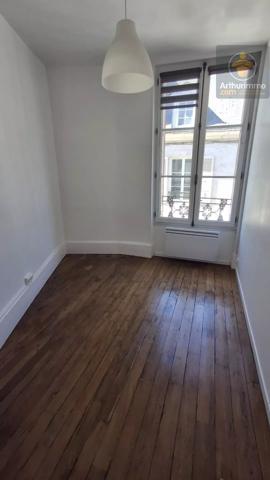 Vente                                                      Maison
                        
                     13 pièces                      183 m2                     à Beaugency