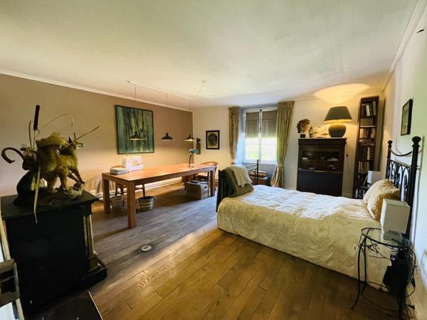 Ensemble immobilier de caractère composé de trois habitations indépendantes – Environ 372 m² habitables sur 2 328 m² de terrain