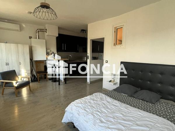 Location Studio meublé 31.3 m² - 11 RUE RAYMOND AUDOUR Angouleme 16000