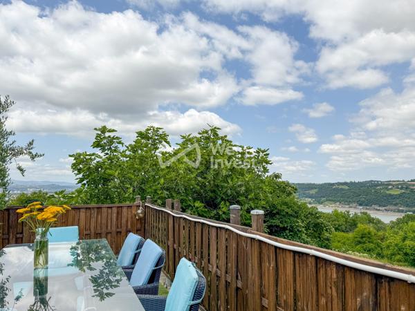 Maison de charme vue Rhône rénovée terrasses arborées