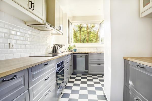 MEUDON BELLEVUE appartement refait à neuf avec grand balcon