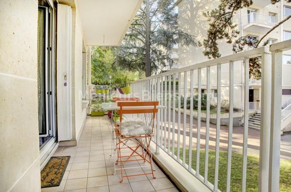 MEUDON BELLEVUE appartement refait à neuf avec grand balcon