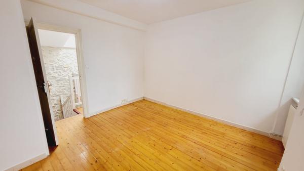 MAISON 2 CHAMBRES AVEC GARAGE A PEZENS
