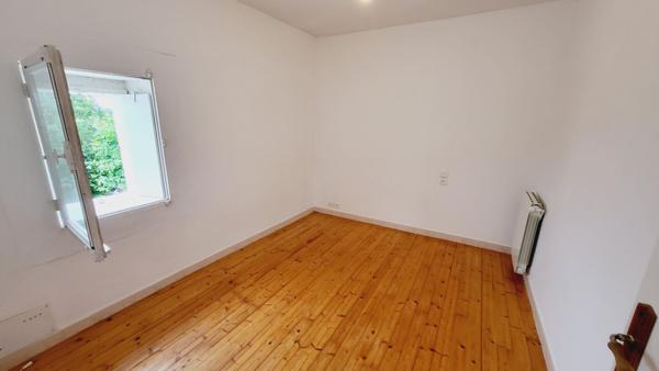 MAISON 2 CHAMBRES AVEC GARAGE A PEZENS