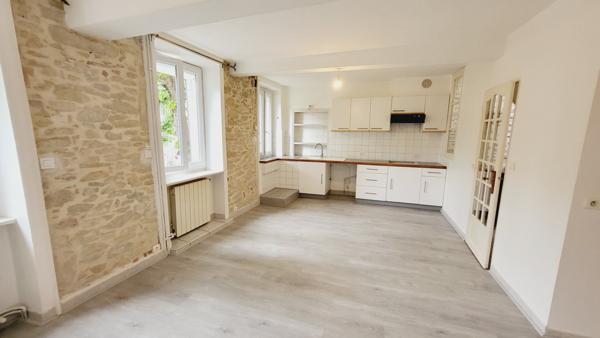 MAISON 2 CHAMBRES AVEC GARAGE A PEZENS