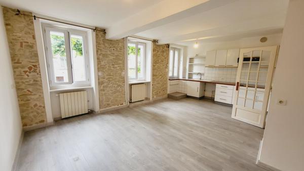 MAISON 2 CHAMBRES AVEC GARAGE A PEZENS