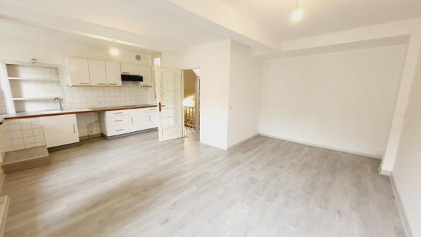 MAISON 2 CHAMBRES AVEC GARAGE A PEZENS