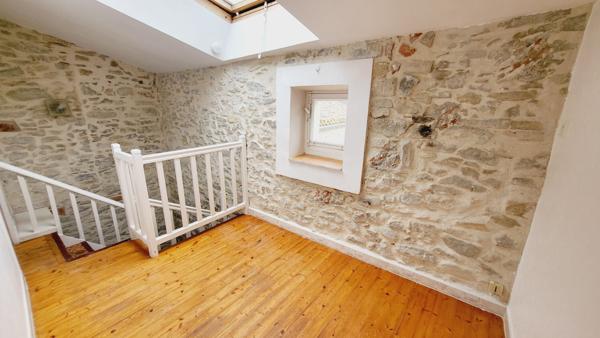 MAISON 2 CHAMBRES AVEC GARAGE A PEZENS
