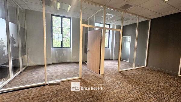 Bureaux à sous-louer lumineux Lyon 2ème emplacement central rénové
