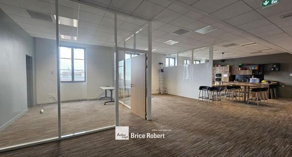 Bureaux à sous-louer lumineux Lyon 2ème emplacement central rénové