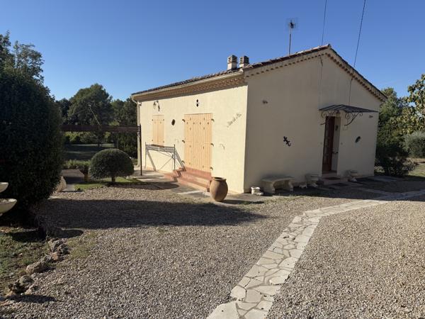 Maison individuelle–Grand terrain plat avec dépendances