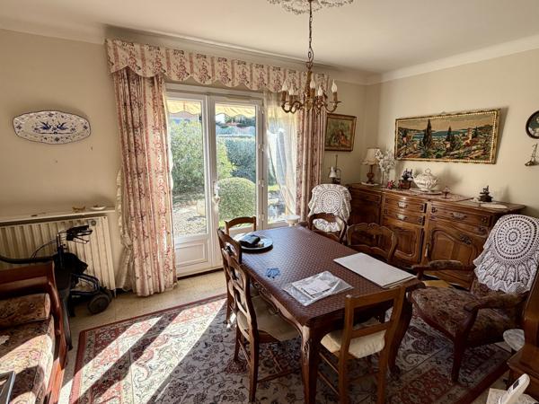 Maison individuelle–Grand terrain plat avec dépendances