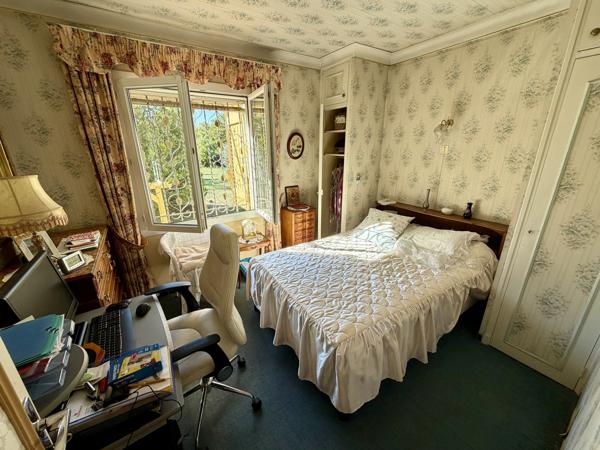 Maison individuelle–Grand terrain plat avec dépendances