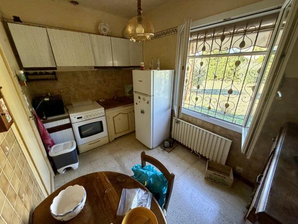 Maison individuelle–Grand terrain plat avec dépendances