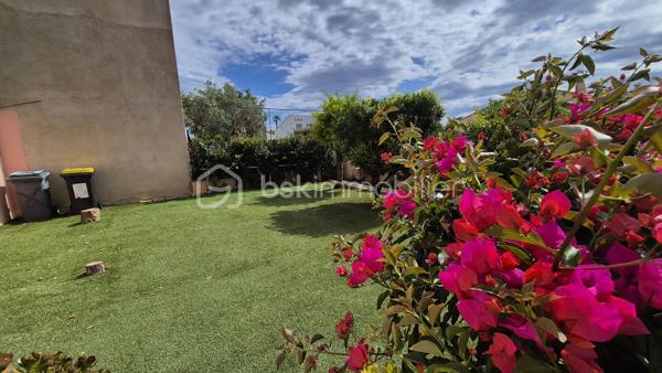 A VENDRE MAISON TROIS FACES DE 111M² SUR TERRAIN DE 400M² DONT 200M² CONSTRUCTIBLE A SAINT LAURENT DE LA SALANQUE - TROIS CHAMBRES - GARAGE - CLIMATISATION REVERSIBLE - FORAGE.

Cette maison, située sur un secteur calme et recherché, proche des commerces et des écoles, se compose en rez-de-chaussée d'une salle à manger, d'une cuisine américaine aménagée, d'un toilette indépendant, d'un salon -séjour doté d'une cheminée avec un accès direct à sa terrasse, et d'une chambre dotée d'une salle d'eau.
L'étage vous offre deux chambres, une salle de bain avec son toilette, un bureau, ainsi qu'une mezzanine en guise de stockage ou d'une salle de jeux.
Un garage de 17m² permet le stationnement ou le rangement, en plus de pouvoir se garer sur la parcelle.
Vous apprécierez ses extérieurs à l'abri des regards, pour d'agréables moments en famille ou entre amis. autour d'un barbecue. Une dépendance pourra servir d'atelier ou de rangement.
200 m²viabilisés sont constructibles, laissant le choix à un bati ou à une piscine.
Cette maison, en parfait état, sera idéale pour votre résidence principale, et parfaite pour votre résidence secondaire.
Je reste à votre disposition pour toutes informations.