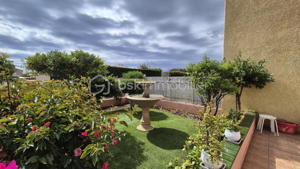 A VENDRE MAISON TROIS FACES DE 111M² SUR TERRAIN DE 400M² DONT 200M² CONSTRUCTIBLE A SAINT LAURENT DE LA SALANQUE - TROIS CHAMBRES - GARAGE - CLIMATISATION REVERSIBLE - FORAGE.

Cette maison, située sur un secteur calme et recherché, proche des commerces et des écoles, se compose en rez-de-chaussée d'une salle à manger, d'une cuisine américaine aménagée, d'un toilette indépendant, d'un salon -séjour doté d'une cheminée avec un accès direct à sa terrasse, et d'une chambre dotée d'une salle d'eau.
L'étage vous offre deux chambres, une salle de bain avec son toilette, un bureau, ainsi qu'une mezzanine en guise de stockage ou d'une salle de jeux.
Un garage de 17m² permet le stationnement ou le rangement, en plus de pouvoir se garer sur la parcelle.
Vous apprécierez ses extérieurs à l'abri des regards, pour d'agréables moments en famille ou entre amis. autour d'un barbecue. Une dépendance pourra servir d'atelier ou de rangement.
200 m²viabilisés sont constructibles, laissant le choix à un bati ou à une piscine.
Cette maison, en parfait état, sera idéale pour votre résidence principale, et parfaite pour votre résidence secondaire.
Je reste à votre disposition pour toutes informations.