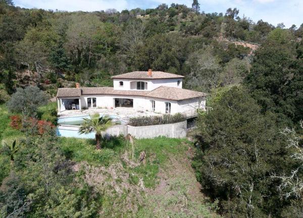 Maison traditionnelle de 225 m²