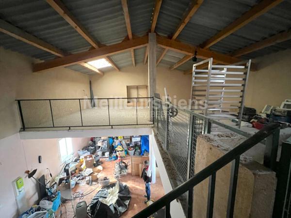 Ensemble immobilier: 1 appartement + 1 local commercial de 190 m² + 1 local de 55 m²