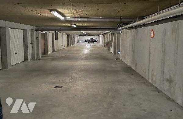 Appartement T2 impeccable, lumineux, bien agencé avec un grand balcon, au calme.