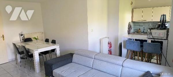 Appartement T2 impeccable, lumineux, bien agencé avec un grand balcon, au calme.