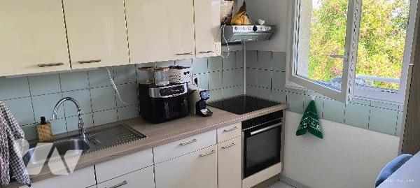 Appartement T2 impeccable, lumineux, bien agencé avec un grand balcon, au calme.