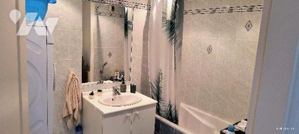 Appartement T2 impeccable, lumineux, bien agencé avec un grand balcon, au calme.