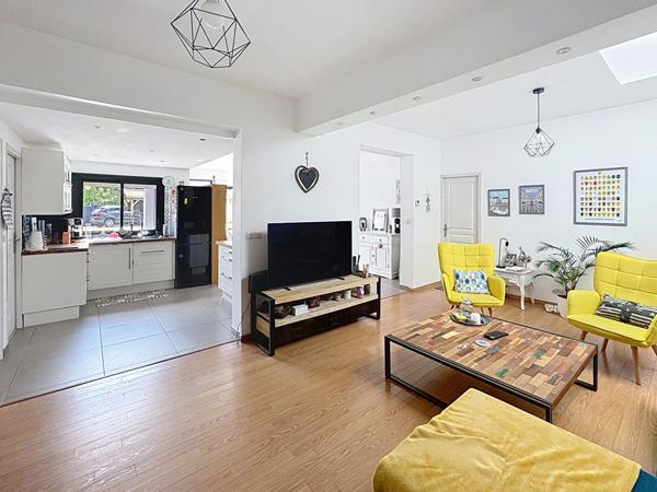 ST SEBASTIEN SUR LOIRE - Maison 4 chambres, de plain pied, jardin, garage et piscine - transports et commerces