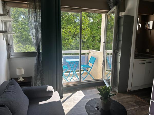 EXCLUSIVITÉ - Charmant studio meublé avec balcon