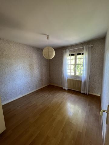 Gujan-Mestras : Maison 4 pièces plain-pied de 89 m2 avec jardin, terrasse et garage, parcelle de 600 m2 !