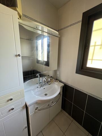 Gujan-Mestras : Maison 4 pièces plain-pied de 89 m2 avec jardin, terrasse et garage, parcelle de 600 m2 !