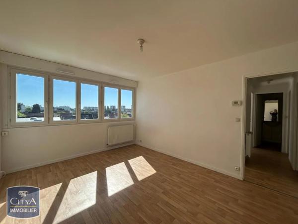 Appartement à louer 2 pièces 46.4m² Lucé (28110)