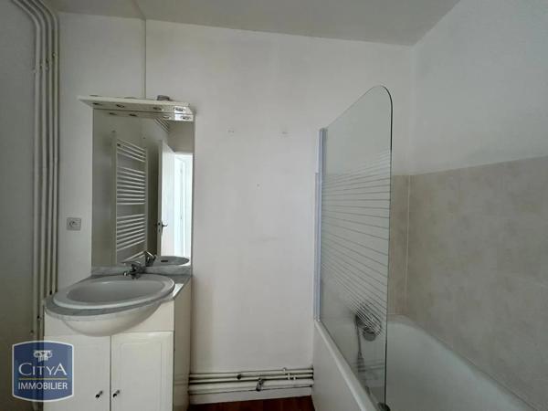 Appartement à louer 2 pièces 46.4m² Lucé (28110)