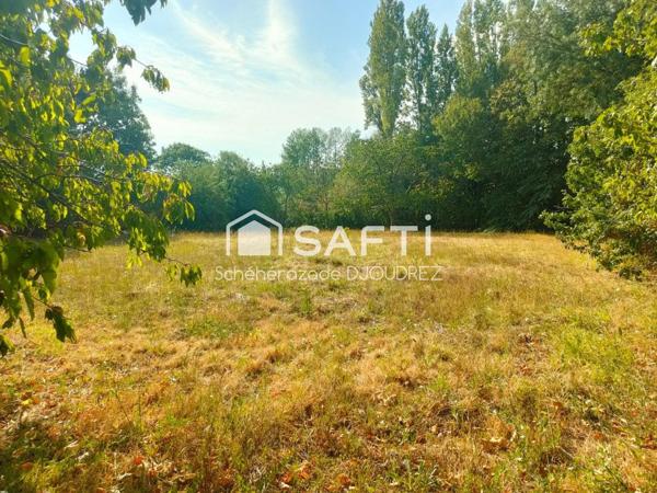 TERRAIN A BATIR DE 1696m²