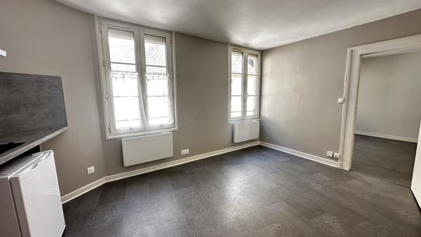 Appartement
                                                                                                                                                                                                                                                                                                                        2 pièce(s)                                                                                                                                                                                                          1 chambre(s)                                                                                                                                                                                                          30.71  m²