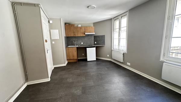 Appartement
                                                                                                                                                                                                                                                                                                                        2 pièce(s)                                                                                                                                                                                                          1 chambre(s)                                                                                                                                                                                                          30.71  m²