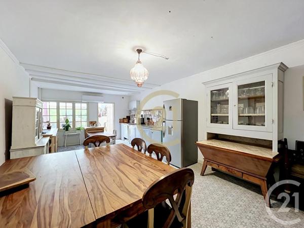 Maison à vendre  4 pièces - 181 m 2   UZES  - 30