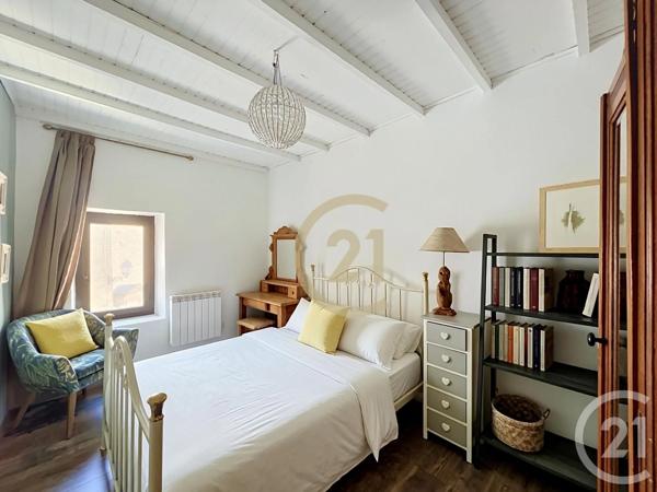 Maison à vendre  4 pièces - 181 m 2   UZES  - 30