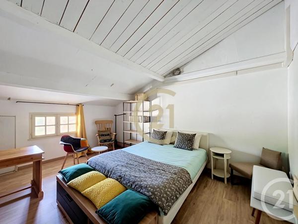 Maison à vendre  4 pièces - 181 m 2   UZES  - 30