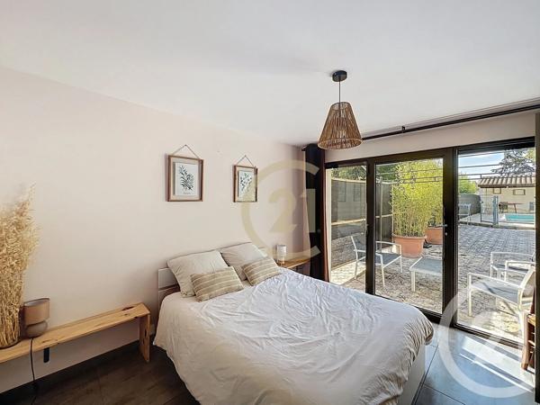 Maison à vendre  11 pièces - 230 m 2   UZES  - 30