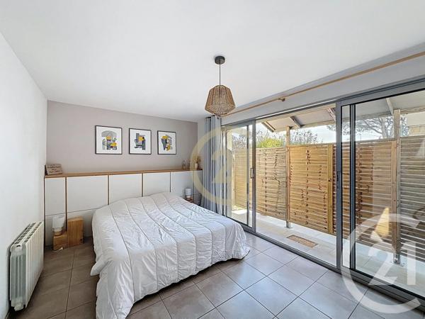 Maison à vendre  11 pièces - 230 m 2   UZES  - 30