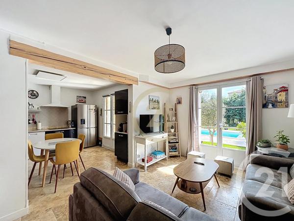 Maison à vendre  11 pièces - 230 m 2   UZES  - 30