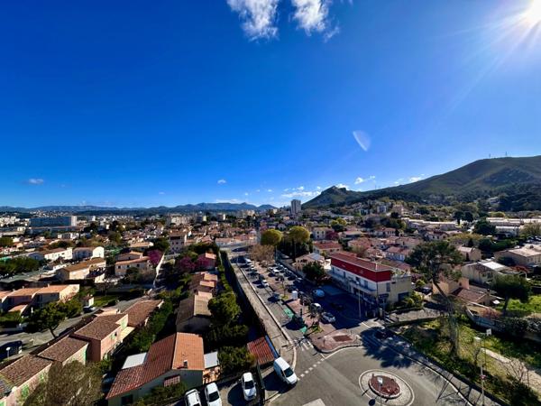 Marseille 10eme, T3 de 62 M2 avec Terrasse, Dernier étage et Traversant.