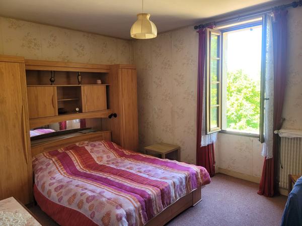 Mitoyenne 1 côté - 8 pièces - 187 m²